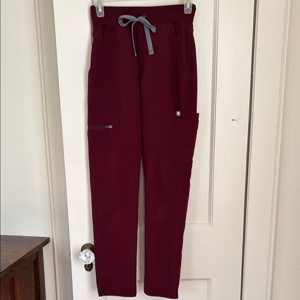 Dark red XXS/P women’s Figs scrub pants